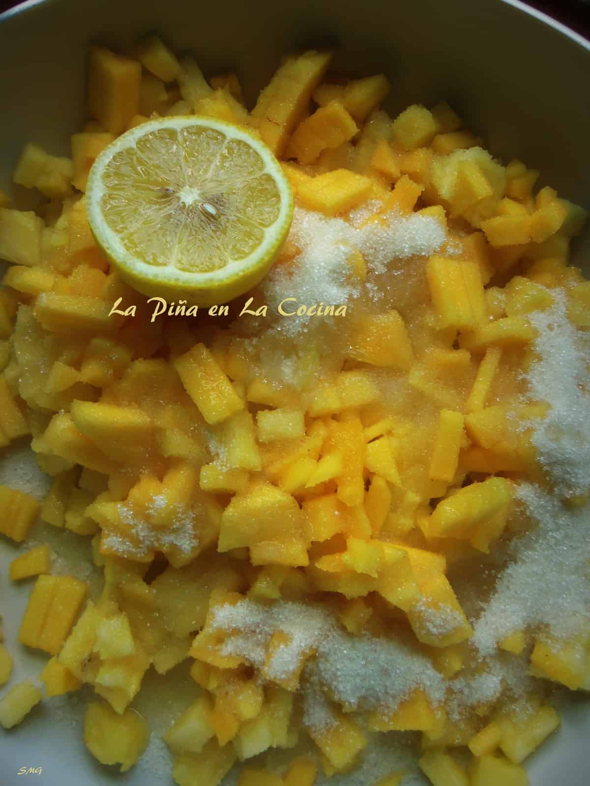 Fresh pineapple, mango and lemon juice...simple ingredients fot the best homemade filling!