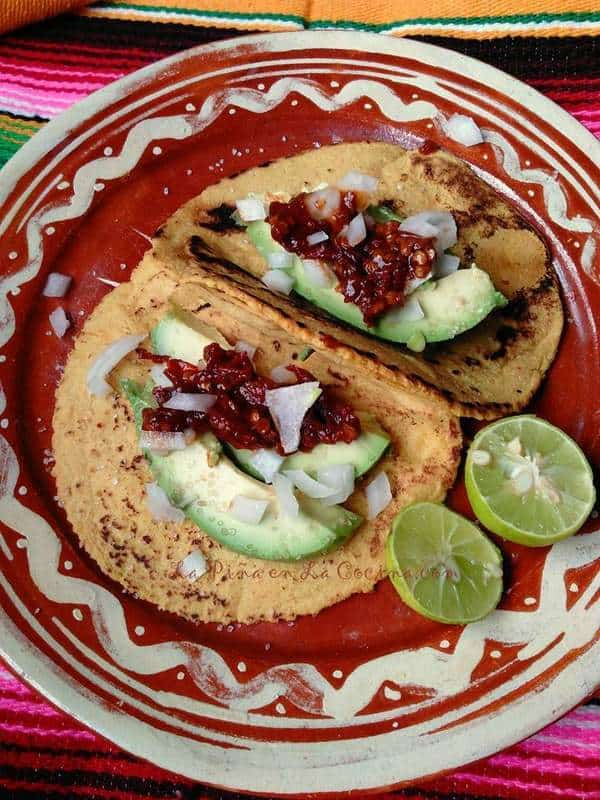 Tacos de Aguacate con Salsa de Chile Morita y Piquin