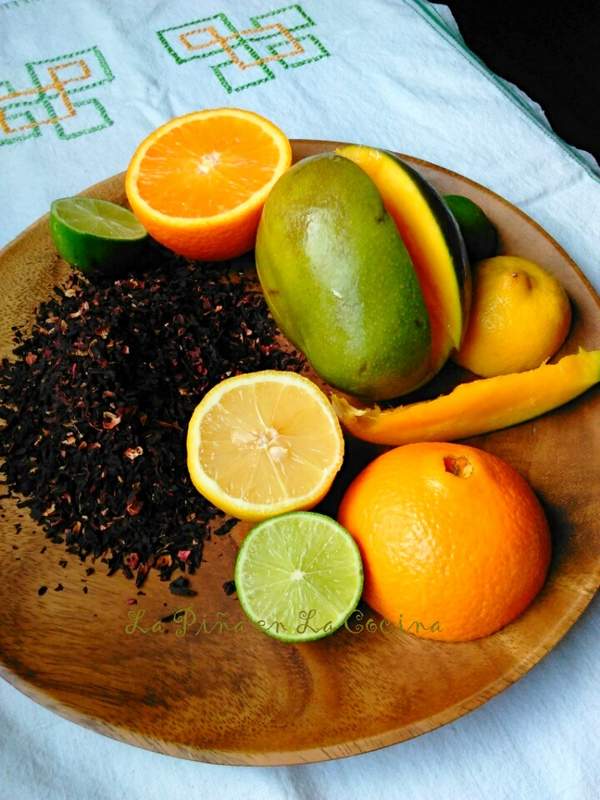 Agau de Jamaica-Hibiscus Water with Fresh Fruit