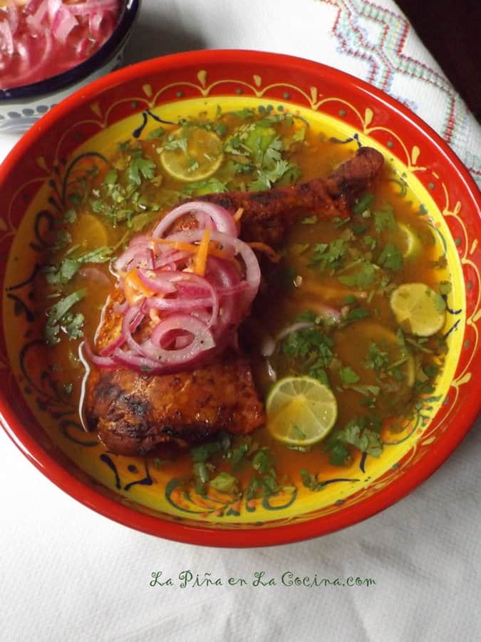 Pollo al Achiote en Caldo de Lima