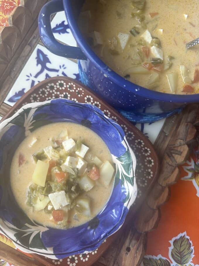 top view caldo de papa con queso