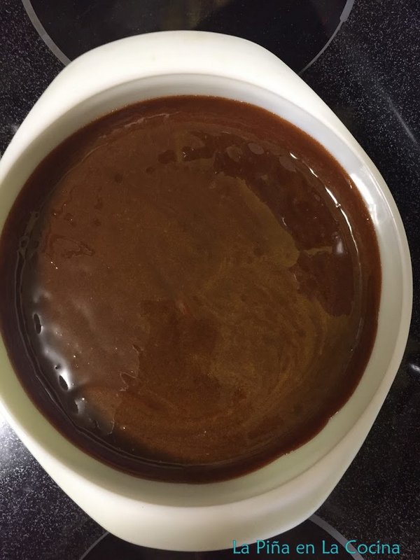 Caramel sauce in the pan