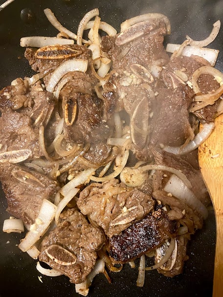 Seared beef ribs sauteed with onion and garlic