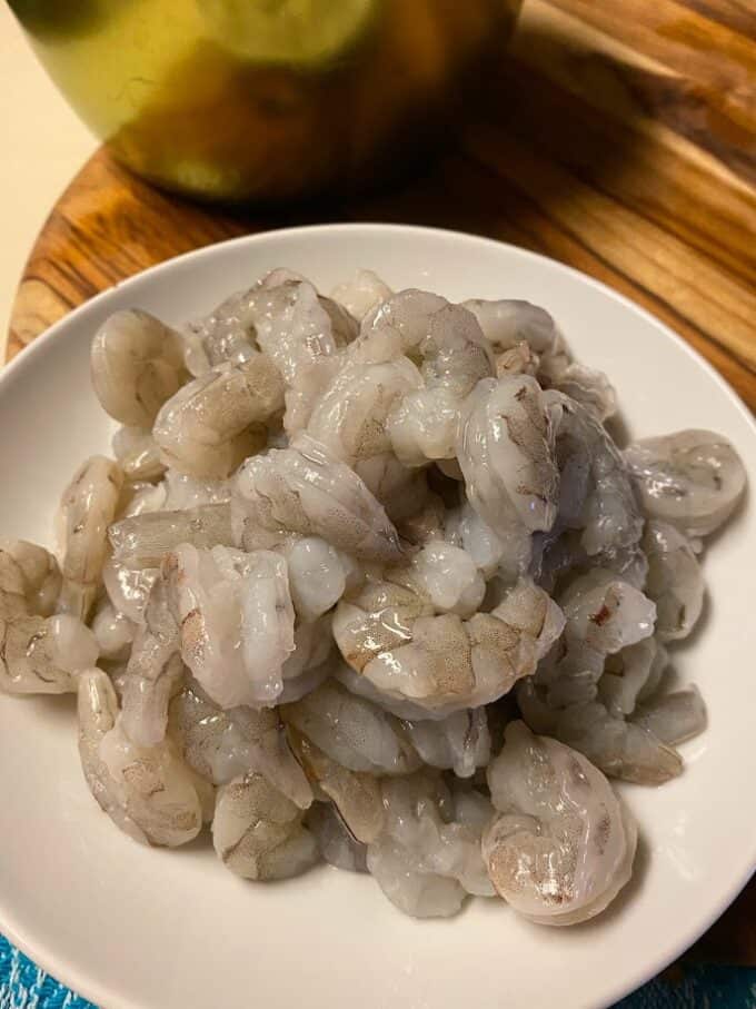 uncooked, clean shrimp in a bowl