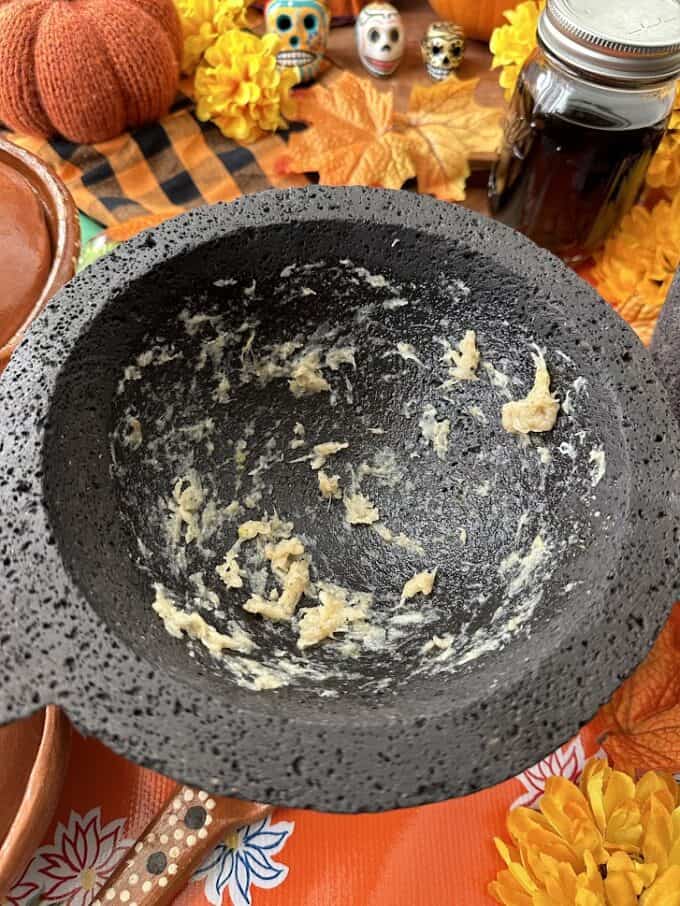 ground garlic paste