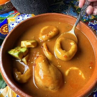 chileatole Rojo plated with chicken